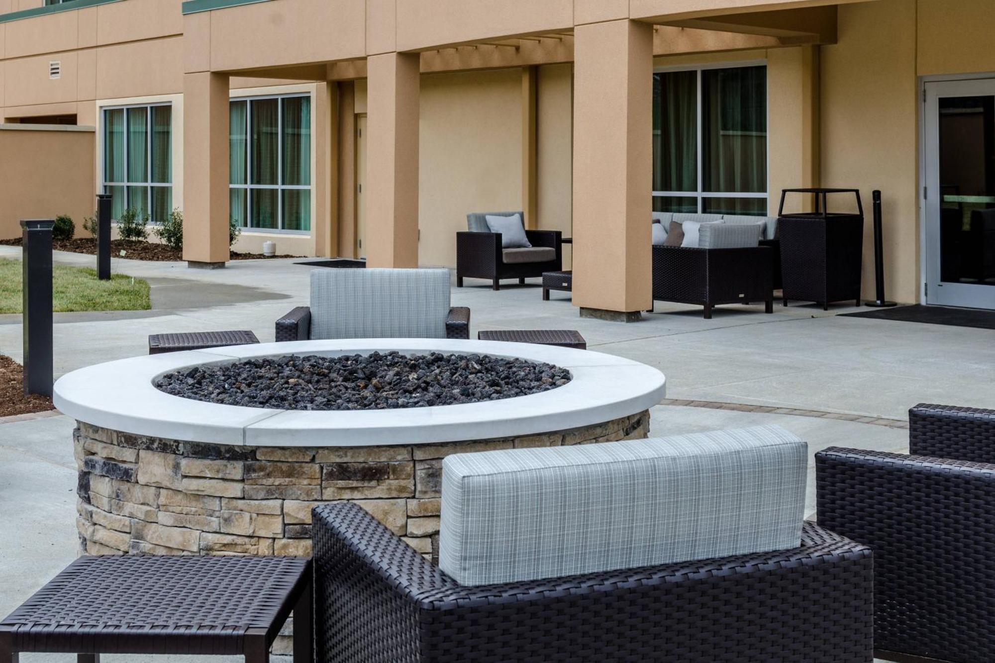 Courtyard By Marriott Somerset Buitenkant foto